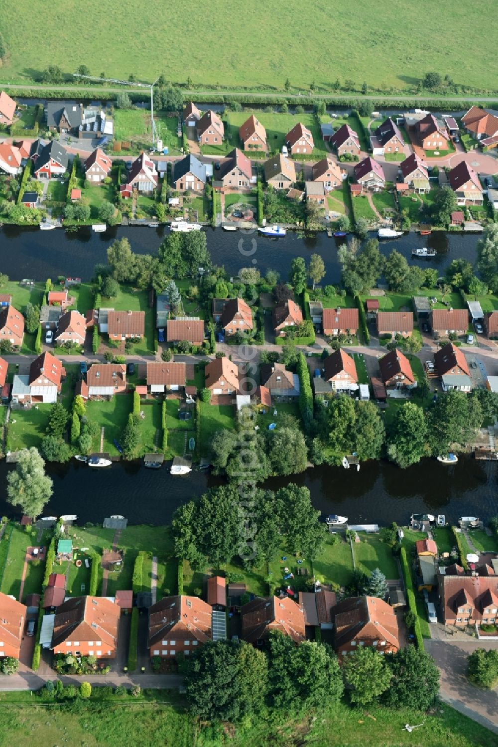 Timmel from the bird's eye view: Settlement Oevert - canal to Timmeler Meer in Timmel in the state Lower Saxony