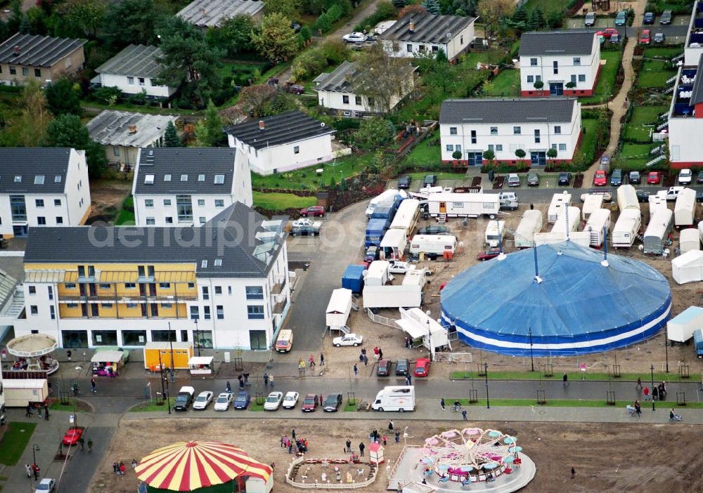 Aerial photograph Bergholz-Rehbrücke - Wohngebietseinweihung in der Gartenstadt am Rehgraben in Bergholz-Rehbrücke