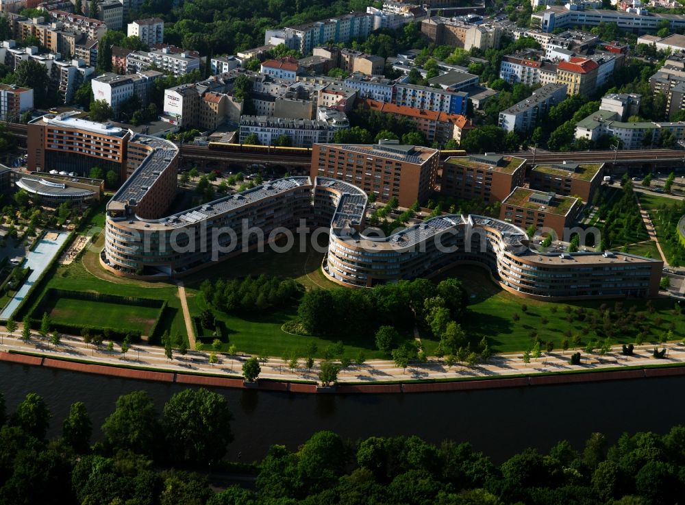 Berlin from above - Residential building in the Federal snake on the banks of the River Spree in Berlin Moabit