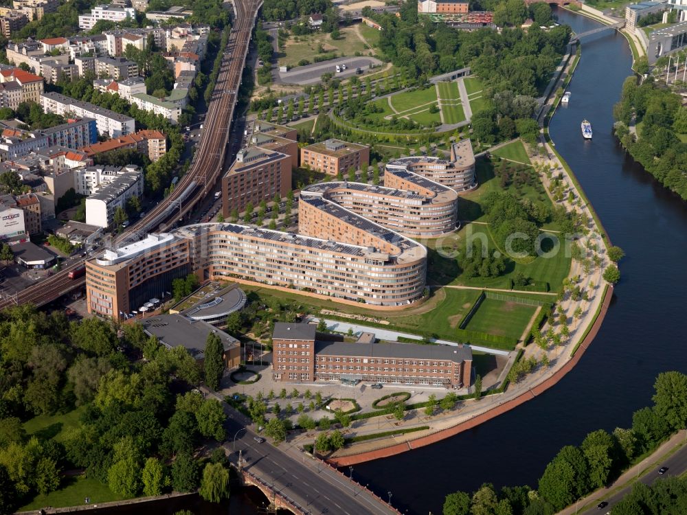 Berlin from the bird's eye view: Residential building in the Federal snake on the banks of the River Spree in Berlin Moabit