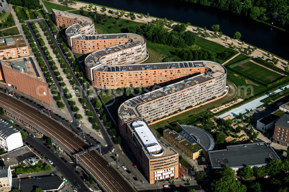 Berlin from above - Residential building in the Federal snake on the banks of the River Spree in Berlin Moabit