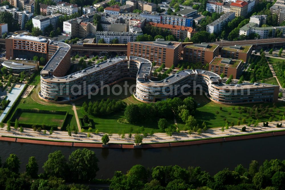 Aerial photograph Berlin - Residential building in the Federal snake on the banks of the River Spree in Berlin Moabit