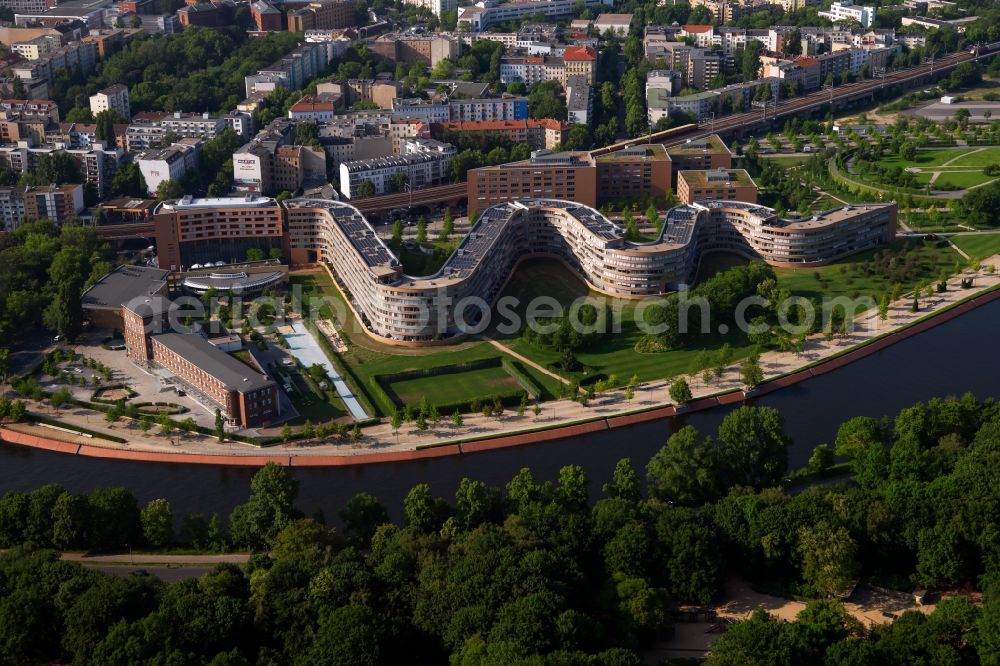 Berlin from the bird's eye view: Residential building in the Federal snake on the banks of the River Spree in Berlin Moabit