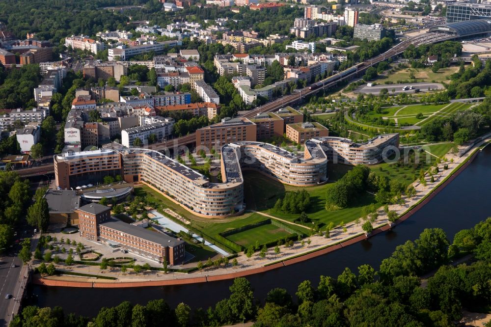 Aerial image Berlin - Residential building in the Federal snake on the banks of the River Spree in Berlin Moabit