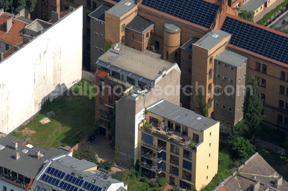Berlin from the bird's eye view: View of a dwelling house in a back yard in the district Prenzlauer Berg in Berlin