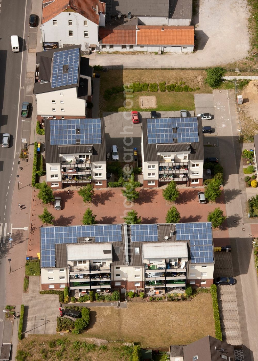 Bottrop from the bird's eye view: View of residential buildings with photovoltaics roof in Bottrop in the state of North-Rhine Westphalia