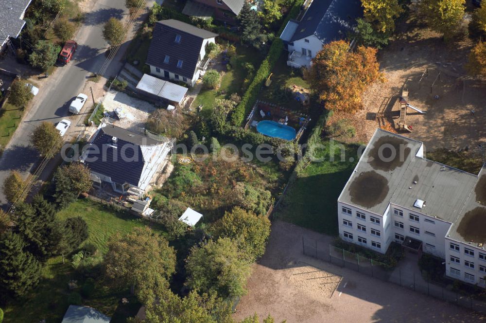 Berlin from the bird's eye view: Blick auf die Wohngegend an der Bergedorfer Straße 88 in 12621 BERLIN Kaulsdorf-Süd