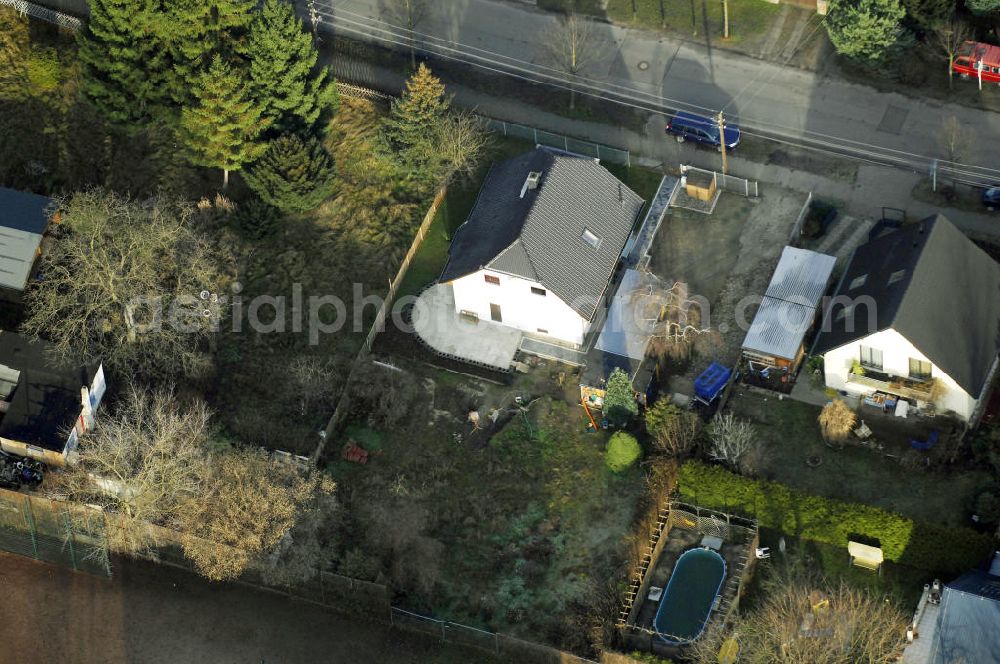 Aerial photograph Berlin - Blick auf die Wohngegend an der Bergedorfer Straße 88 in 12621 BERLIN Kaulsdorf-Süd