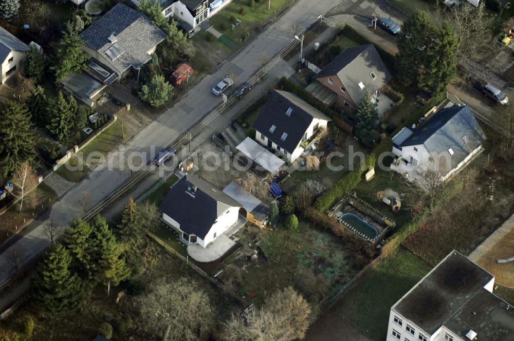 Berlin from the bird's eye view: Blick auf die Wohngegend an der Bergedorfer Straße 88 in 12621 BERLIN Kaulsdorf-Süd