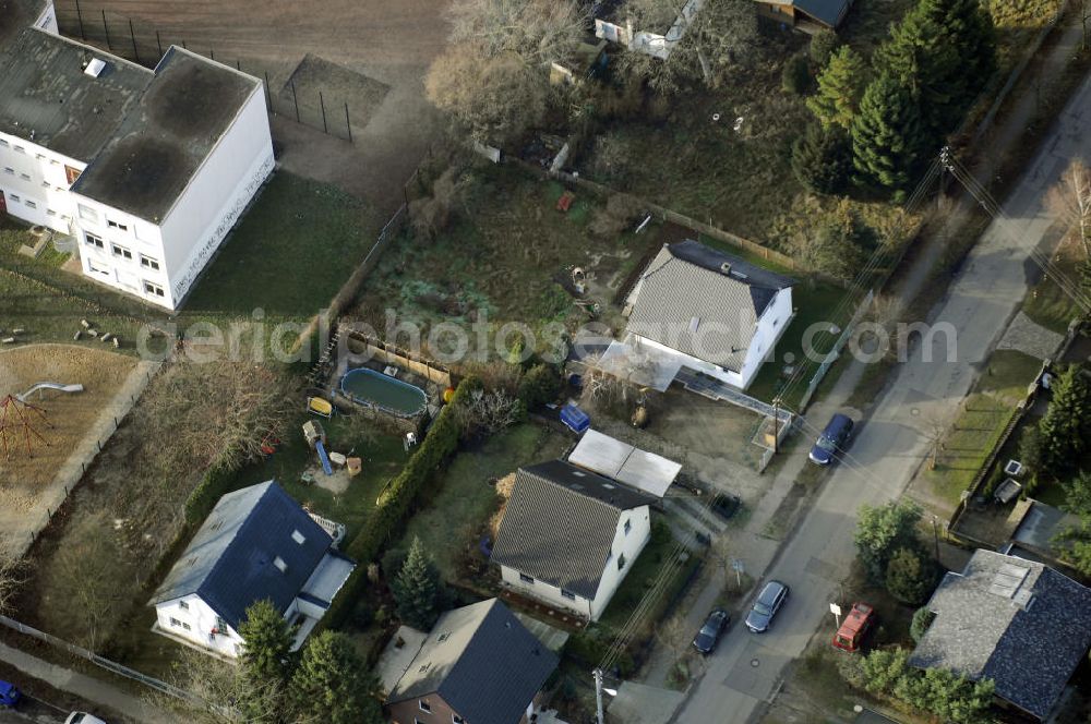 Aerial photograph Berlin - Blick auf die Wohngegend an der Bergedorfer Straße 88 in 12621 BERLIN Kaulsdorf-Süd