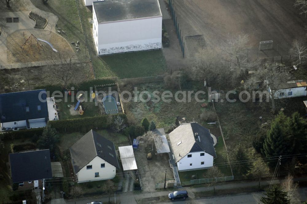 Berlin from the bird's eye view: Blick auf die Wohngegend an der Bergedorfer Straße 88 in 12621 BERLIN Kaulsdorf-Süd