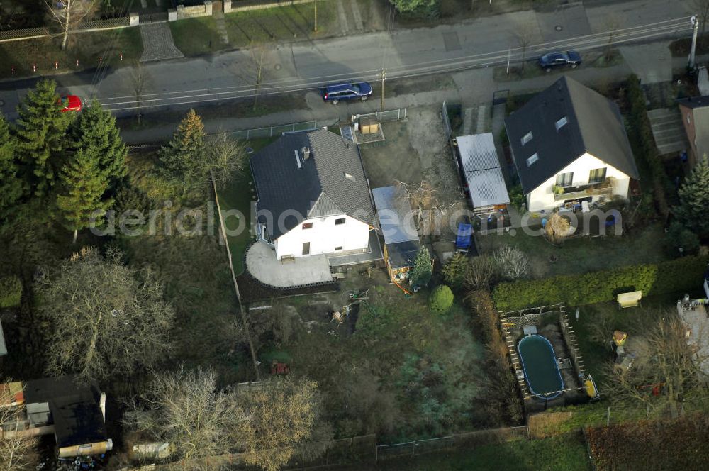 Aerial image Berlin - Blick auf die Wohngegend an der Bergedorfer Straße 88 in 12621 BERLIN Kaulsdorf-Süd