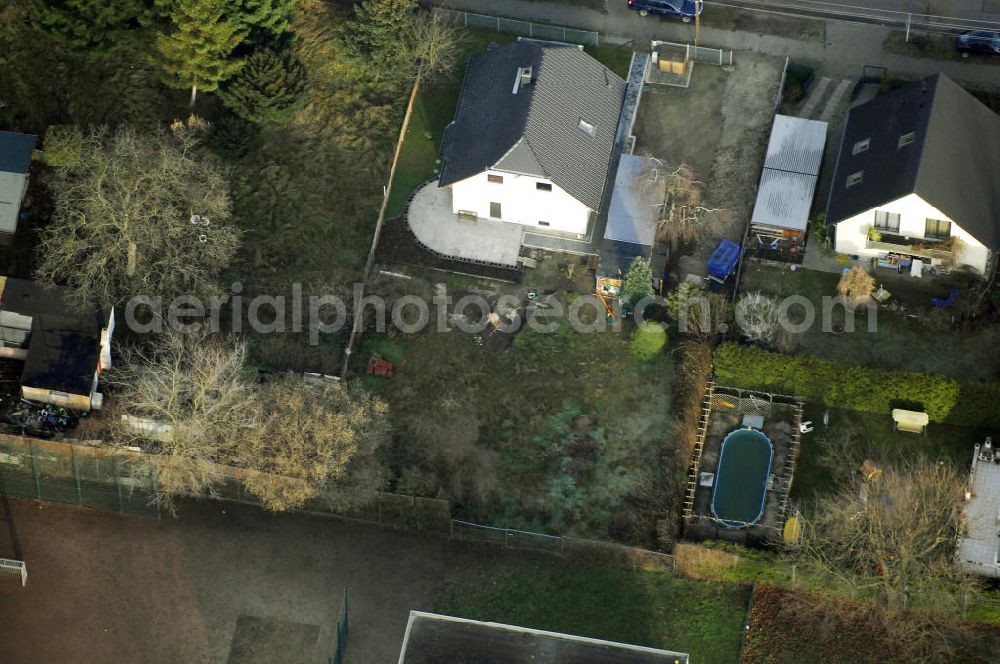 Aerial photograph Berlin - Blick auf die Wohngegend an der Bergedorfer Straße 88 in 12621 BERLIN Kaulsdorf-Süd