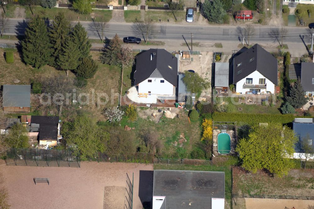 Berlin from the bird's eye view: Blick auf die Wohngegend an der Bergedorfer Straße 88 in 12621 BERLIN Kaulsdorf-Süd