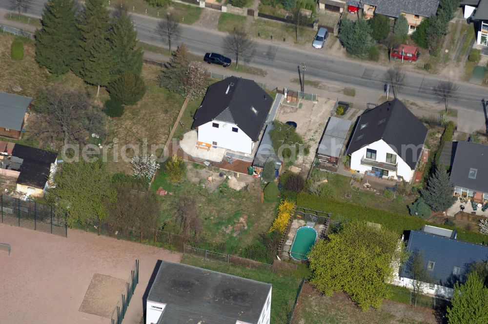 Aerial image Berlin - Blick auf die Wohngegend an der Bergedorfer Straße 88 in 12621 BERLIN Kaulsdorf-Süd