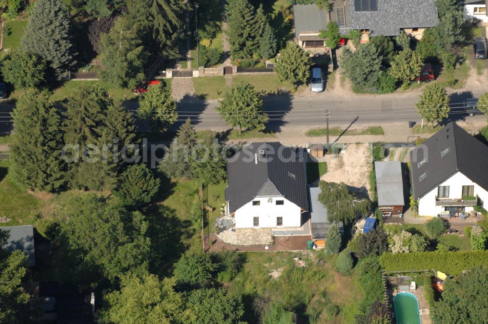 Berlin from the bird's eye view: Blick auf die Wohngegend an der Bergedorfer Straße 88 in 12621 BERLIN Kaulsdorf-Süd