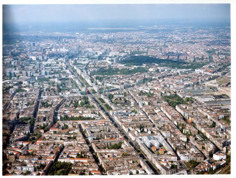 Berlin - Friedrichshain from above - Wohngegend an der Frankfurter Allee in Berlin - Friedrichshain.