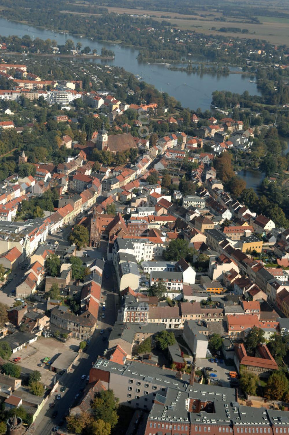 Aerial photograph Brandenburg - Stadtansicht der Wohngegenden an der Mühlentorstraße / Gotthardkirchplatz in Brandenburg.