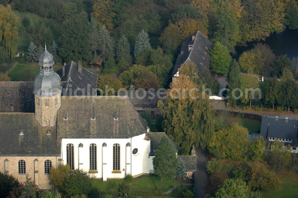 Aerial image Marienmünster - Blick auf ein Wohnhaus der Unternehmensgruppe Markus Gerold an der Abtei 10 in 37696 Marienmünster.