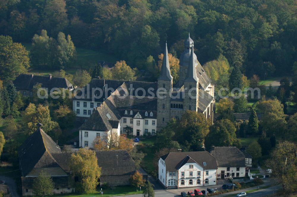 Marienmünster from above - Blick auf ein Wohnhaus der Unternehmensgruppe Markus Gerold an der Abtei 10 in 37696 Marienmünster.