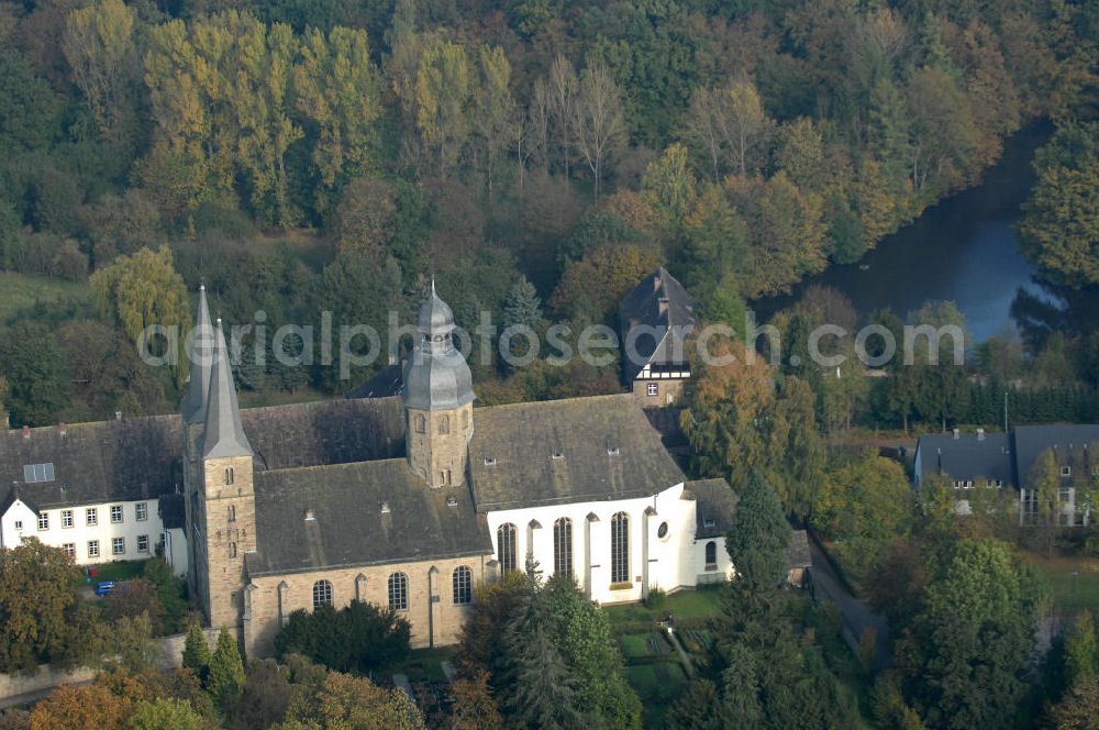 Marienmünster from the bird's eye view: Blick auf ein Wohnhaus der Unternehmensgruppe Markus Gerold an der Abtei 10 in 37696 Marienmünster.