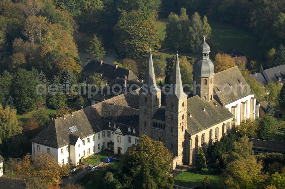 Aerial image Marienmünster - Blick auf ein Wohnhaus der Unternehmensgruppe Markus Gerold an der Abtei 10 in 37696 Marienmünster.