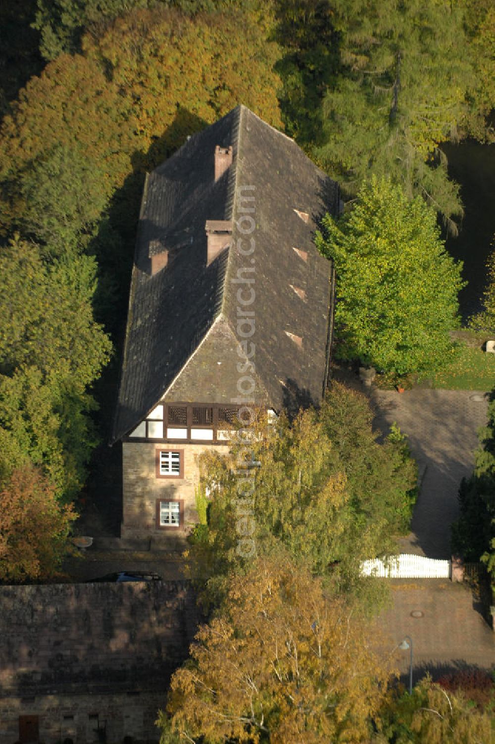 Aerial image Marienmünster - Blick auf ein Wohnhaus der Unternehmensgruppe Markus Gerold an der Abtei 10 in 37696 Marienmünster.