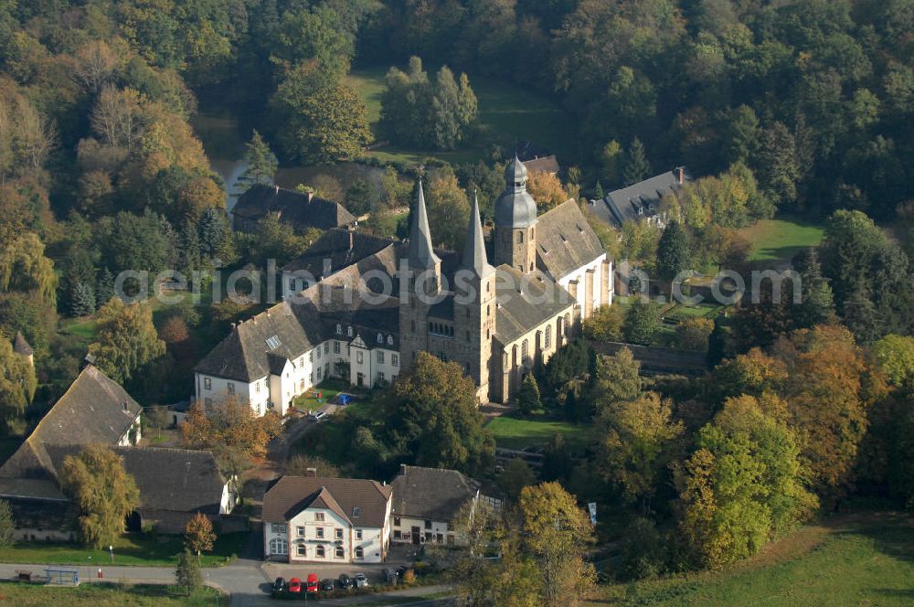 Aerial photograph Marienmünster - Blick auf ein Wohnhaus der Unternehmensgruppe Markus Gerold an der Abtei 10 in 37696 Marienmünster.