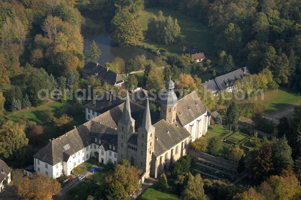 Marienmünster from the bird's eye view: Blick auf ein Wohnhaus der Unternehmensgruppe Markus Gerold an der Abtei 10 in 37696 Marienmünster.