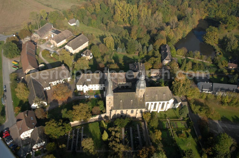 Aerial photograph Marienmünster - Blick auf ein Wohnhaus der Unternehmensgruppe Markus Gerold an der Abtei 10 in 37696 Marienmünster.