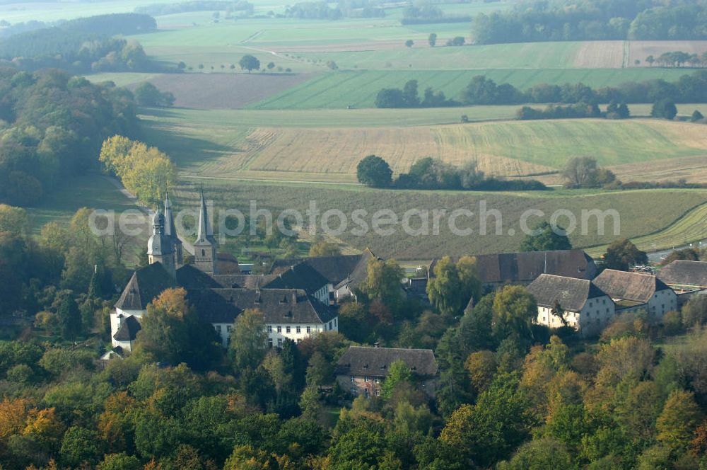 Marienmünster from above - Blick auf ein Wohnhaus der Unternehmensgruppe Markus Gerold an der Abtei 10 in 37696 Marienmünster.