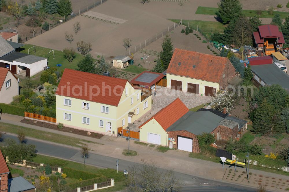 Angern from above - Blick auf ein Wohnhaus / Einfamilienhaus an der Friedensstrasse 54 in 39326 Angern bei Wolmirstedt.