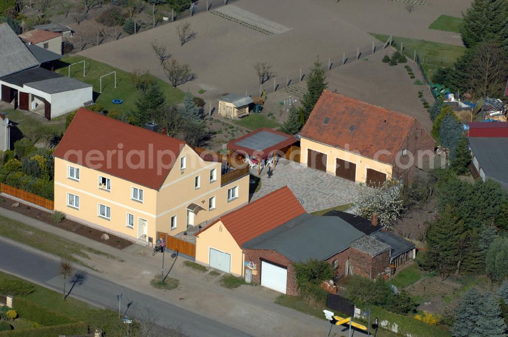 Angern from the bird's eye view: Blick auf ein Wohnhaus / Einfamilienhaus an der Friedensstrasse 54 in 39326 Angern bei Wolmirstedt.