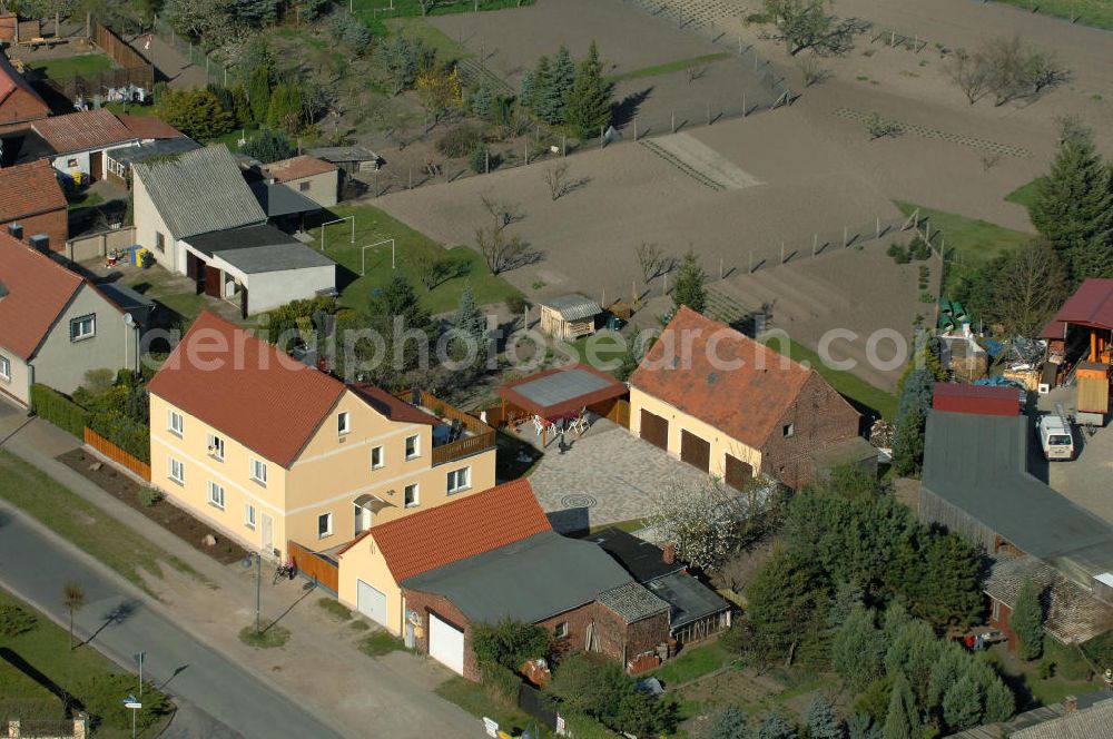 Aerial image Angern - Blick auf ein Wohnhaus / Einfamilienhaus an der Friedensstrasse 54 in 39326 Angern bei Wolmirstedt.