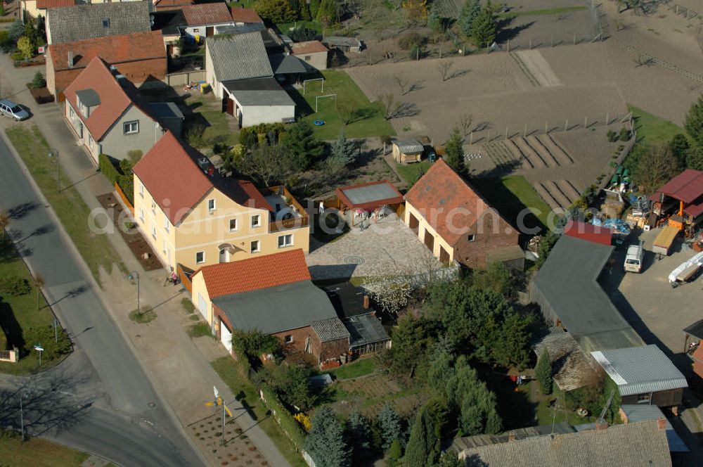 Angern from above - Blick auf ein Wohnhaus / Einfamilienhaus an der Friedensstrasse 54 in 39326 Angern bei Wolmirstedt.