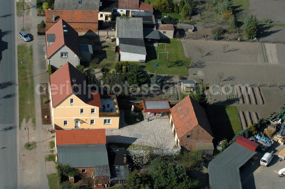 Angern from the bird's eye view: Blick auf ein Wohnhaus / Einfamilienhaus an der Friedensstrasse 54 in 39326 Angern bei Wolmirstedt.