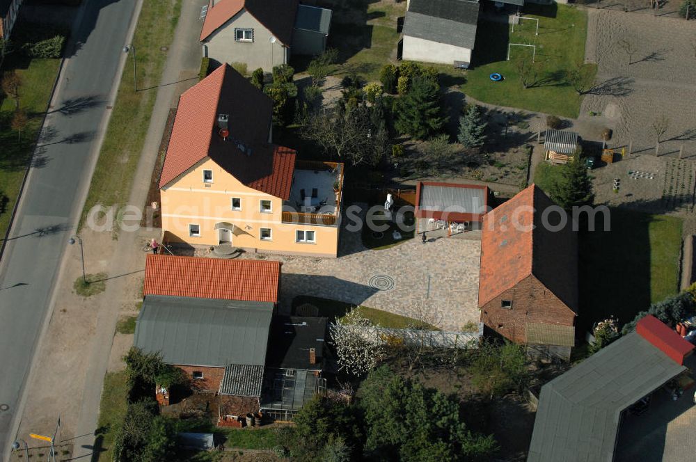 Aerial photograph Angern - Blick auf ein Wohnhaus / Einfamilienhaus an der Friedensstrasse 54 in 39326 Angern bei Wolmirstedt.