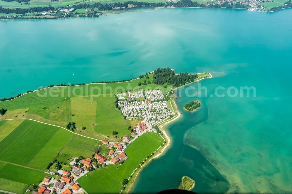 Aerial photograph Brunnen - Residential house development on the peninsula on Forggensee in Brunnen in the state Bavaria