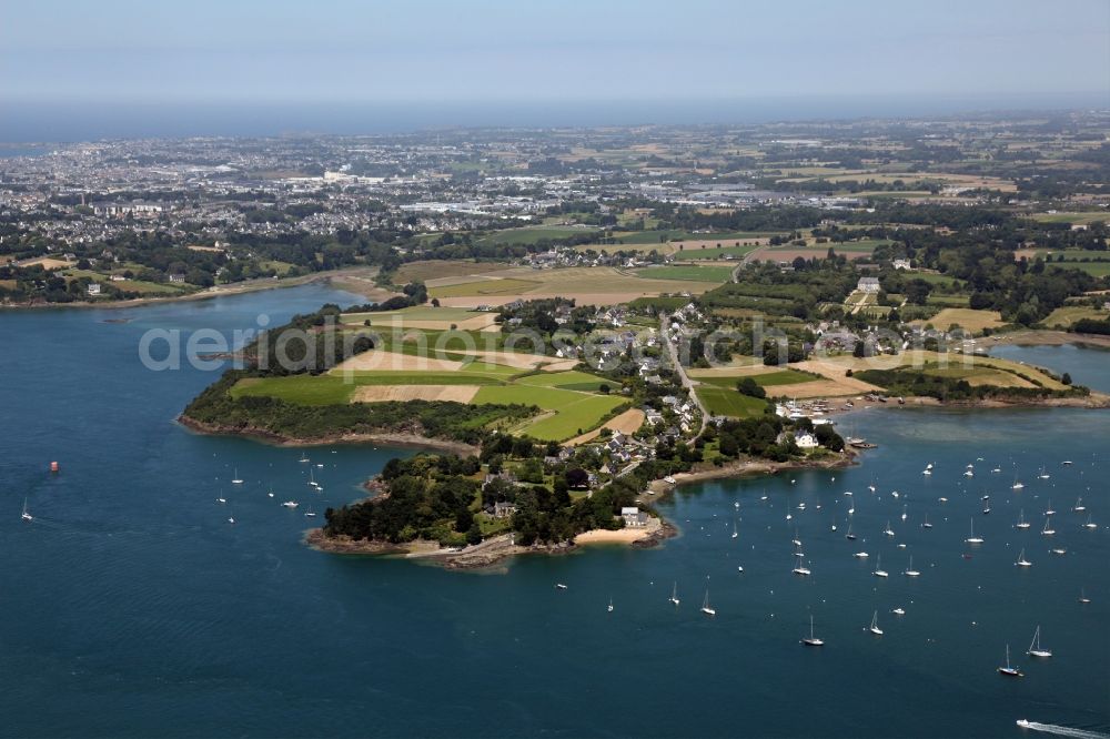 Aerial photograph Saint-Malo - Residential house development on the peninsula von Quelmer in the district Quelmer in Saint-Malo in Bretagne, France