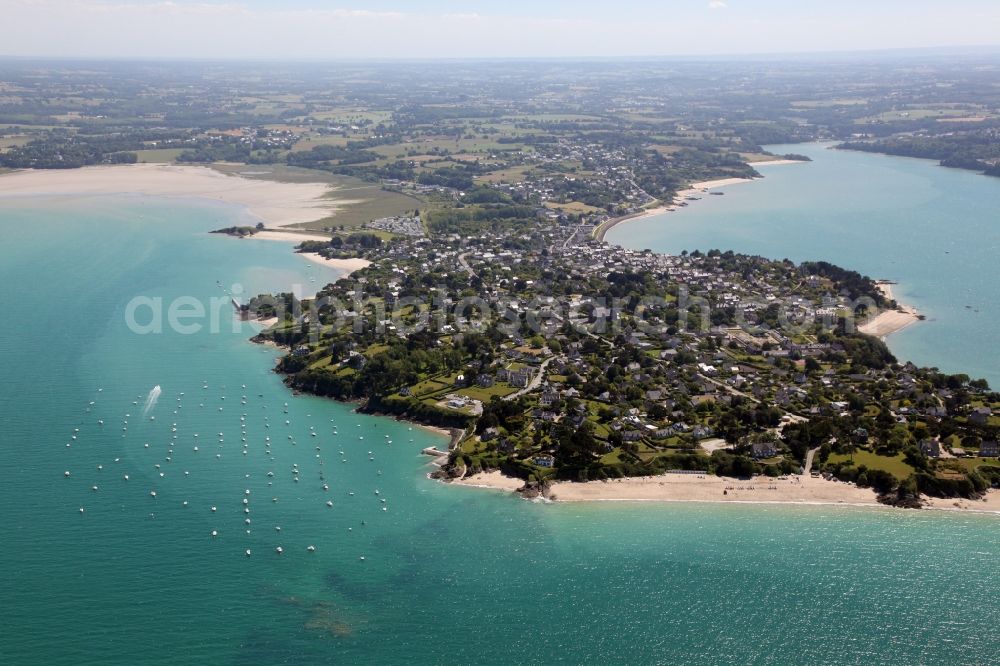 Aerial photograph Saint-Jacut-de-la-Mer - Residential house development on the peninsula of in Saint-Jacut-de-la-Mer in Brittany, France