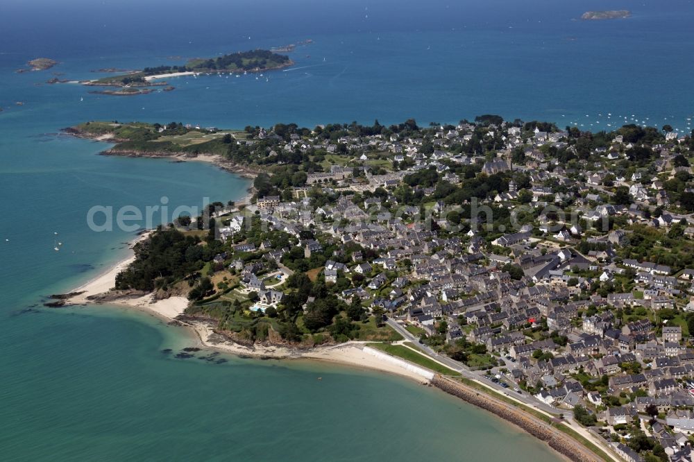 Saint-Jacut-de-la-Mer from the bird's eye view: Residential house development on the peninsula of Saint-Jacut-de-la-Mer in Brittany, France