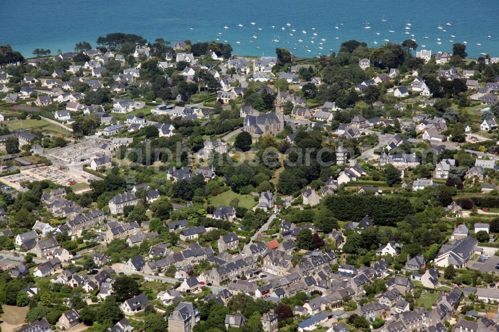 Aerial image Saint-Jacut-de-la-Mer - Residential house development on the peninsula of Saint-Jacut-de-la-Mer in Brittany, France