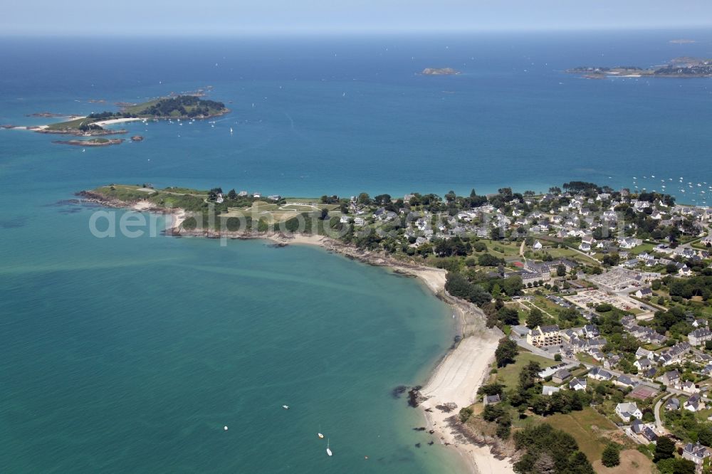 Saint-Jacut-de-la-Mer from above - Residential house development on the peninsula of Saint-Jacut-de-la-Mer in Brittany, France