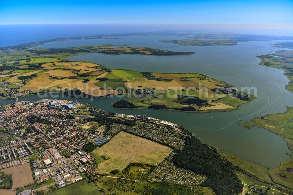 Sauzin from the bird's eye view: Residential house development on the peninsula on street Wolgaster Strasse in Sauzin in the state Mecklenburg - Western Pomerania, Germany