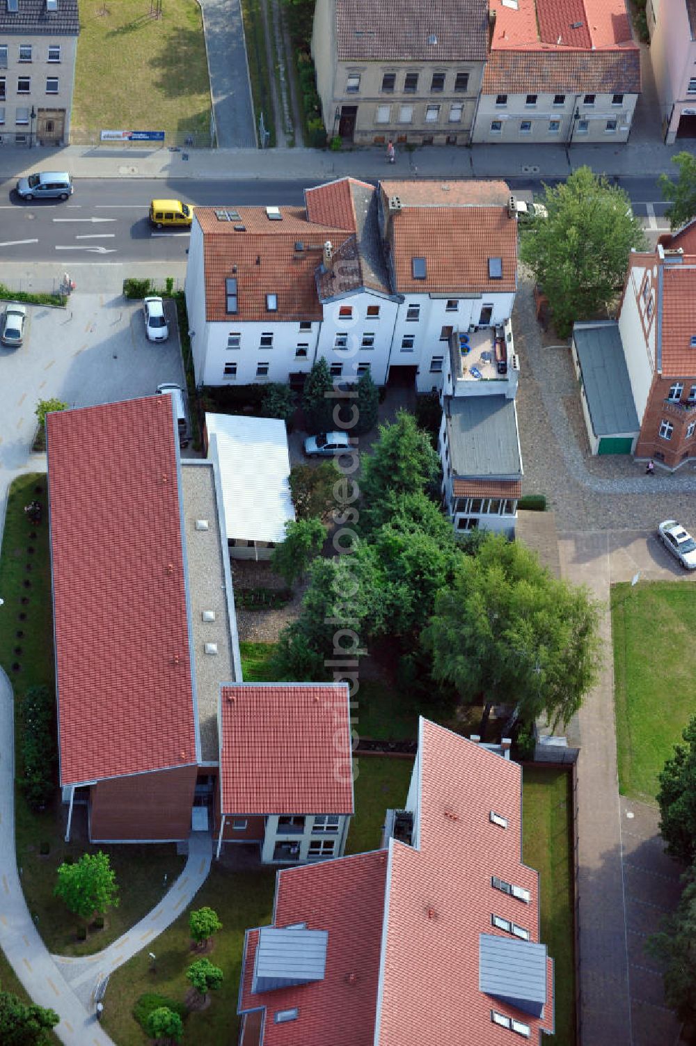 Bernau from above - Blick auf ein Mehrfamilien- Wohnhaus an der Börnicker Straße im Stadtzentrum von Bernau. View to an dwelling house in the inner city of Bernau.