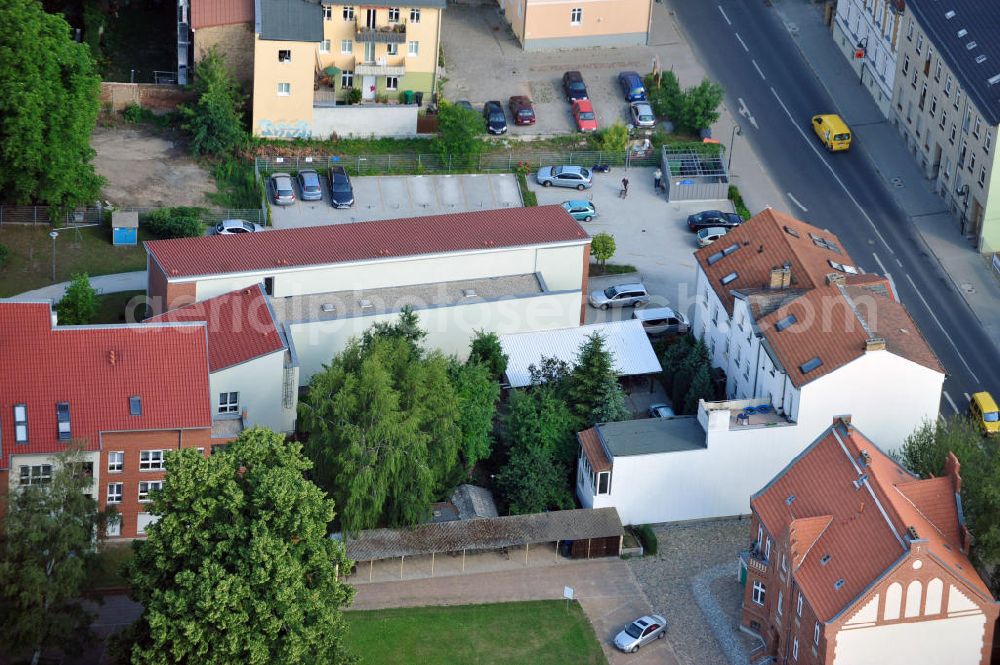 Aerial image Bernau - Blick auf ein Mehrfamilien- Wohnhaus an der Börnicker Straße im Stadtzentrum von Bernau. View to an dwelling house in the inner city of Bernau.