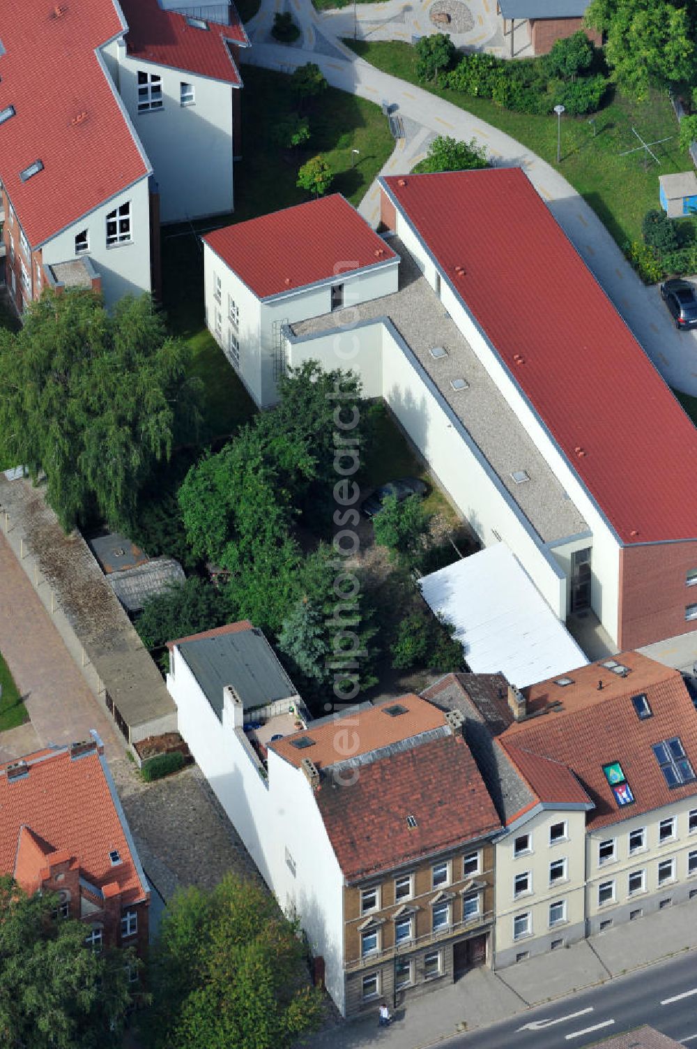 Bernau from above - Blick auf ein Mehrfamilien- Wohnhaus an der Börnicker Straße im Stadtzentrum von Bernau. View to an dwelling house in the inner city of Bernau.