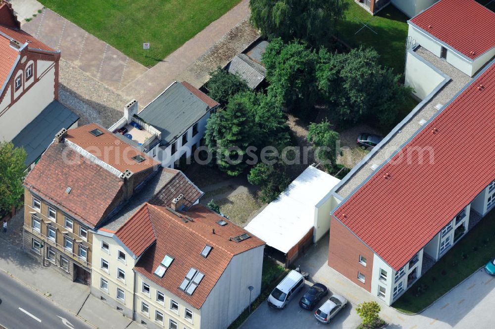 Aerial image Bernau - Blick auf ein Mehrfamilien- Wohnhaus an der Börnicker Straße im Stadtzentrum von Bernau. View to an dwelling house in the inner city of Bernau.