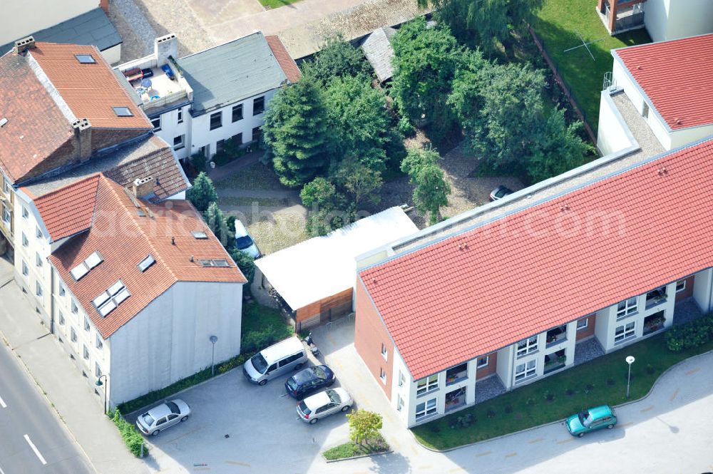 Aerial photograph Bernau - Blick auf ein Mehrfamilien- Wohnhaus an der Börnicker Straße im Stadtzentrum von Bernau. View to an dwelling house in the inner city of Bernau.