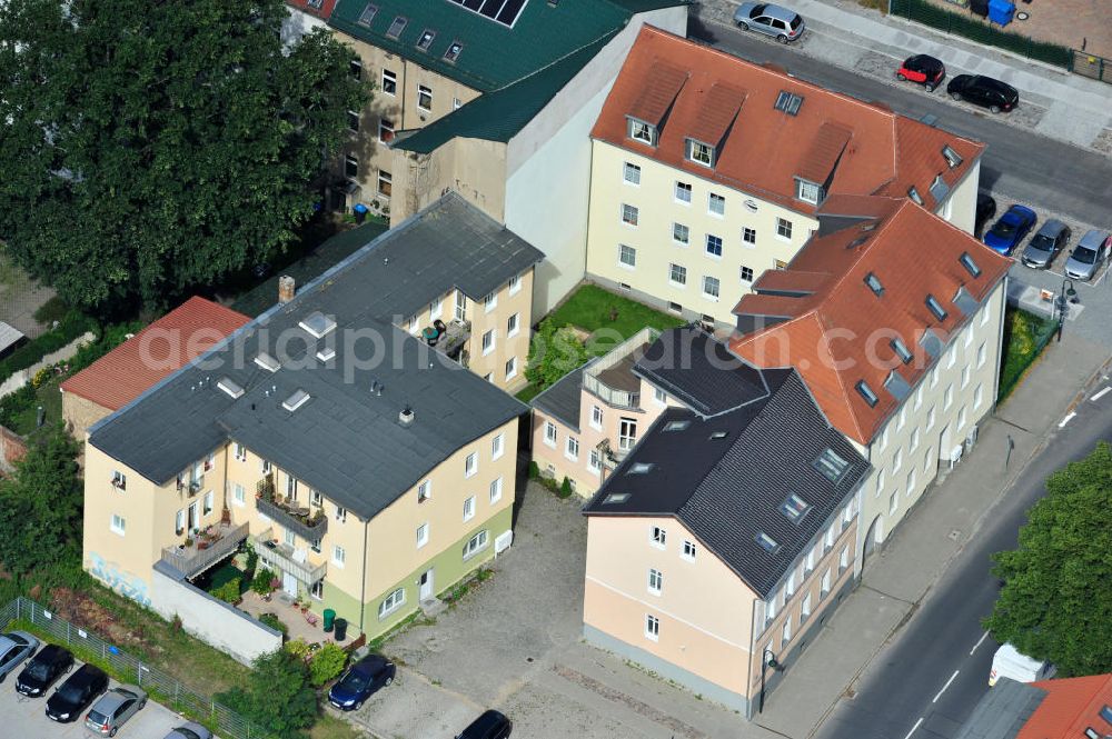 Aerial image Bernau - Blick auf ein Mehrfamilien- Wohnhaus an der Börnicker Straße im Stadtzentrum von Bernau. View to an dwelling house in the inner city of Bernau.